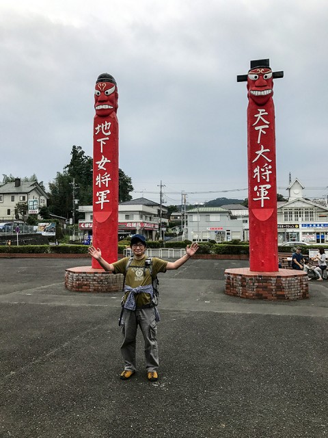 高麗駅前のトーテムポール