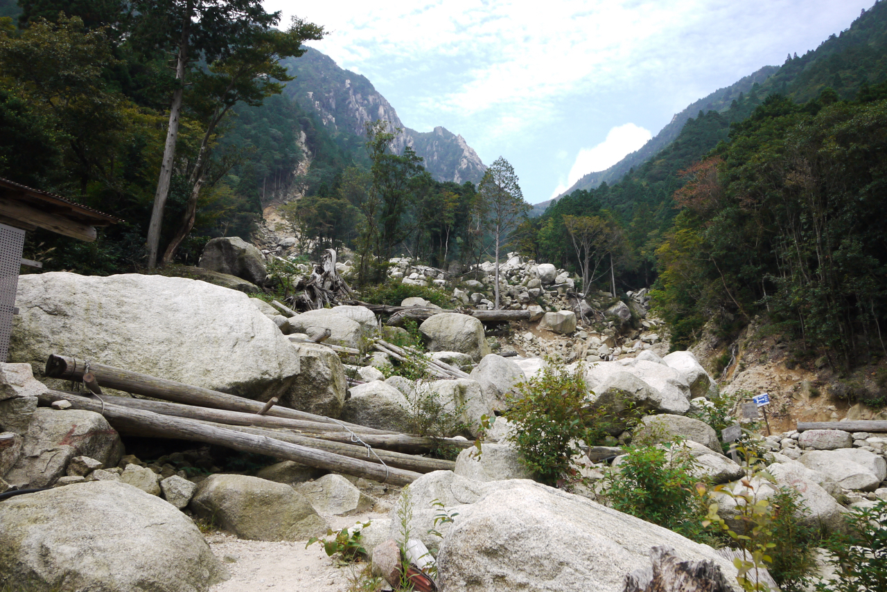 御在所岳・裏登山道の落石場所