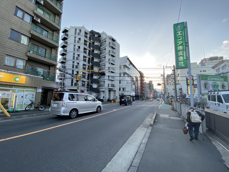 立川市羽衣町のJR南武線の踏切