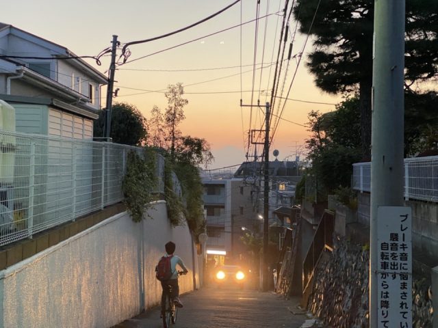 富士山が見える国分寺の坂道